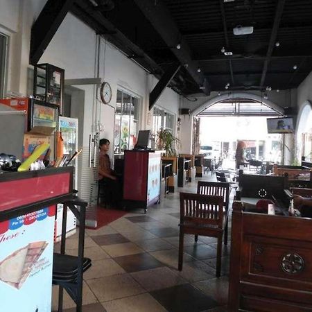 Vindhika Hotel Pengayoman Makassar Esterno foto