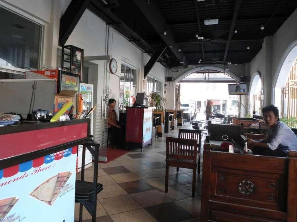 Vindhika Hotel Pengayoman Makassar Esterno foto